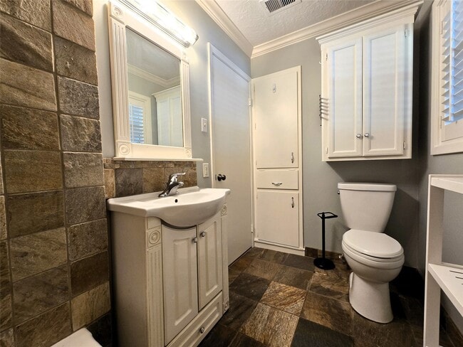 Building Photo - 2527 Willowby Dr