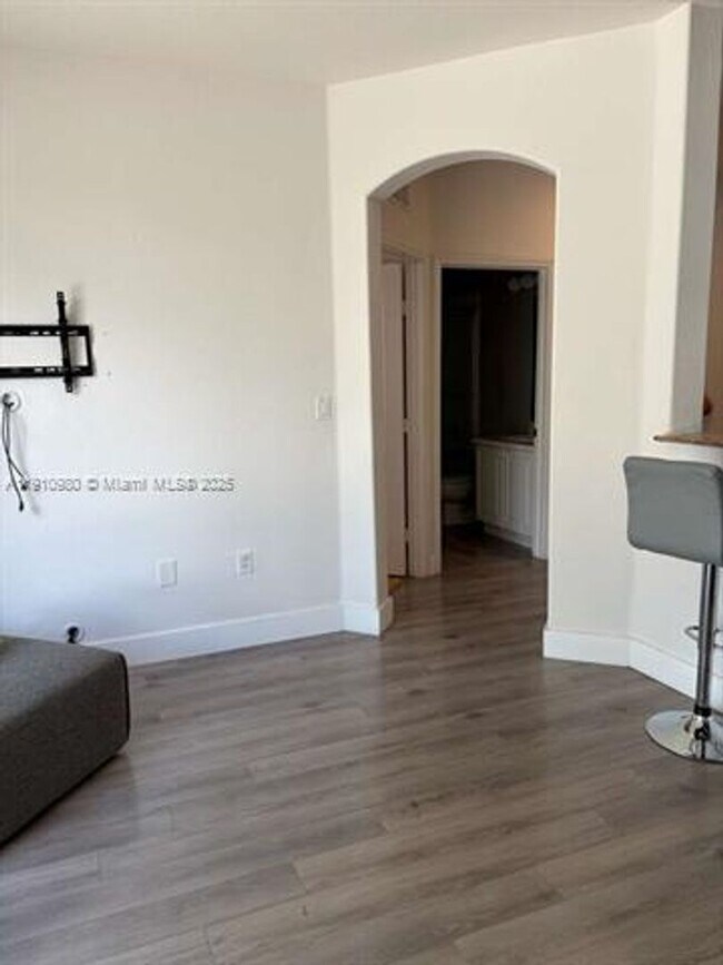 Building Photo - 8666 NW 114th Ave