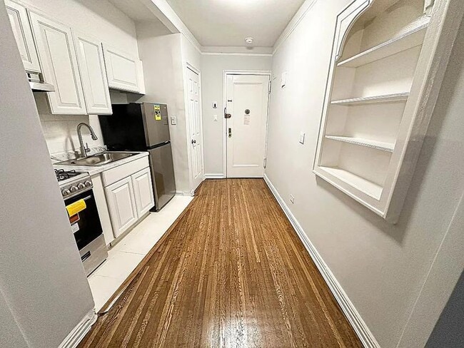 Building Photo - 111-14 76th Ave