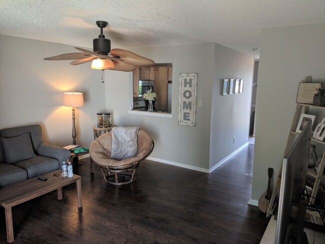 Building Photo - Beautiful 2-Bedroom, 1.5-Bath Home for Ren...