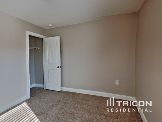 Building Photo - 508 Lakemont Dr