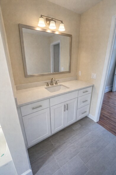 Building Photo - 300 N Independence St