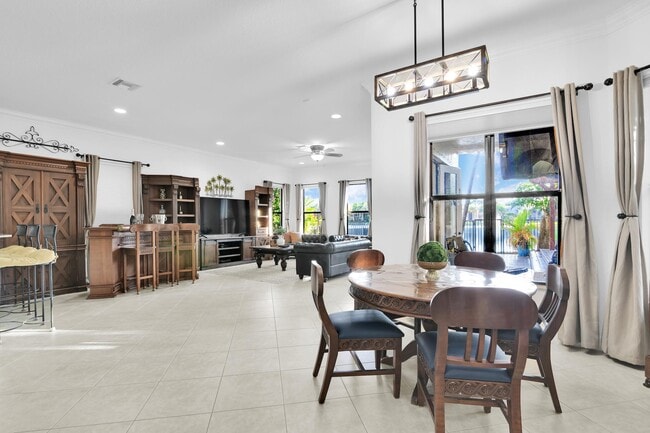 Building Photo - 10703 Versailles Blvd