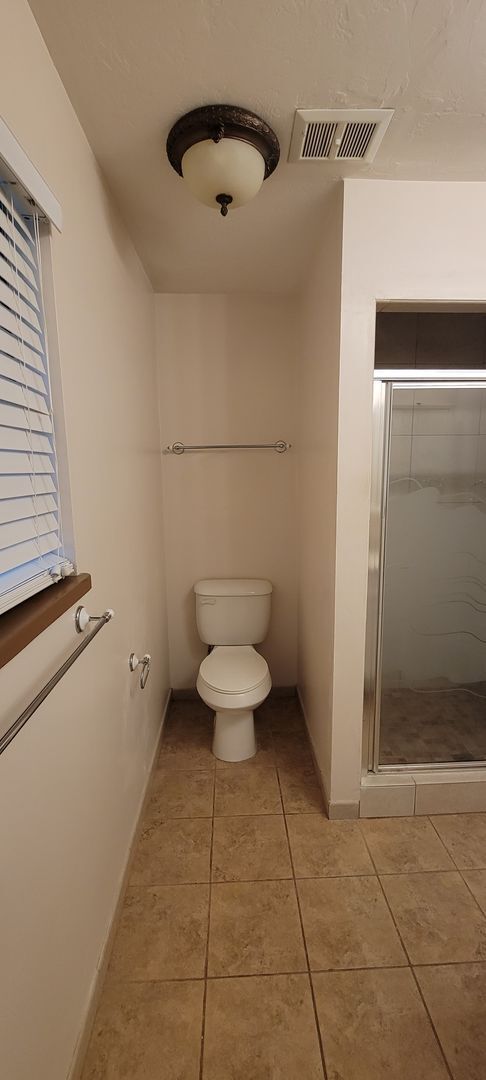 Building Photo - 3 Bedroom/ 2 Bath home in Black Acres(Close to UF)