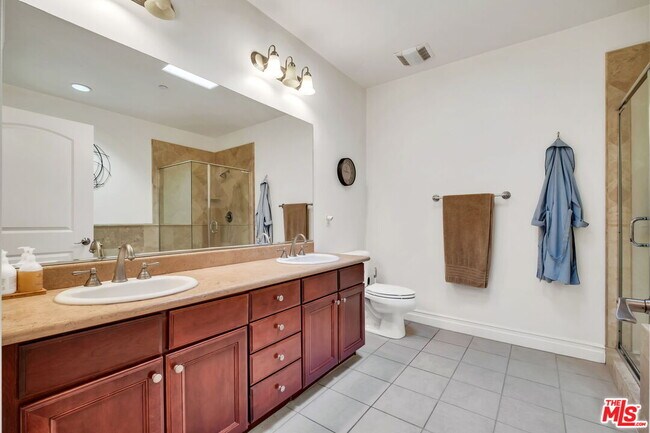 Building Photo - 15206 Burbank Blvd