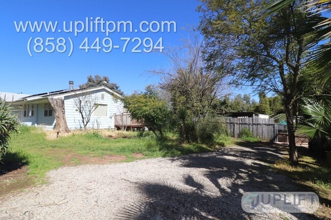 Building Photo - 2 bedroom, 2 bathroom 1200 sqft country home in Ramona
