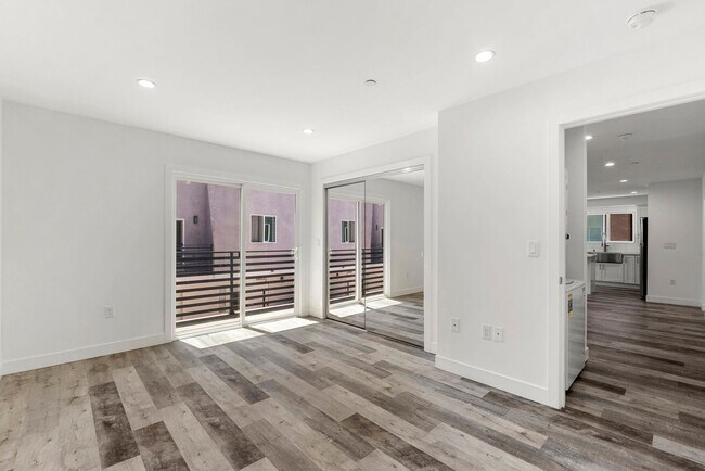 Building Photo - 10853 Hartsook St