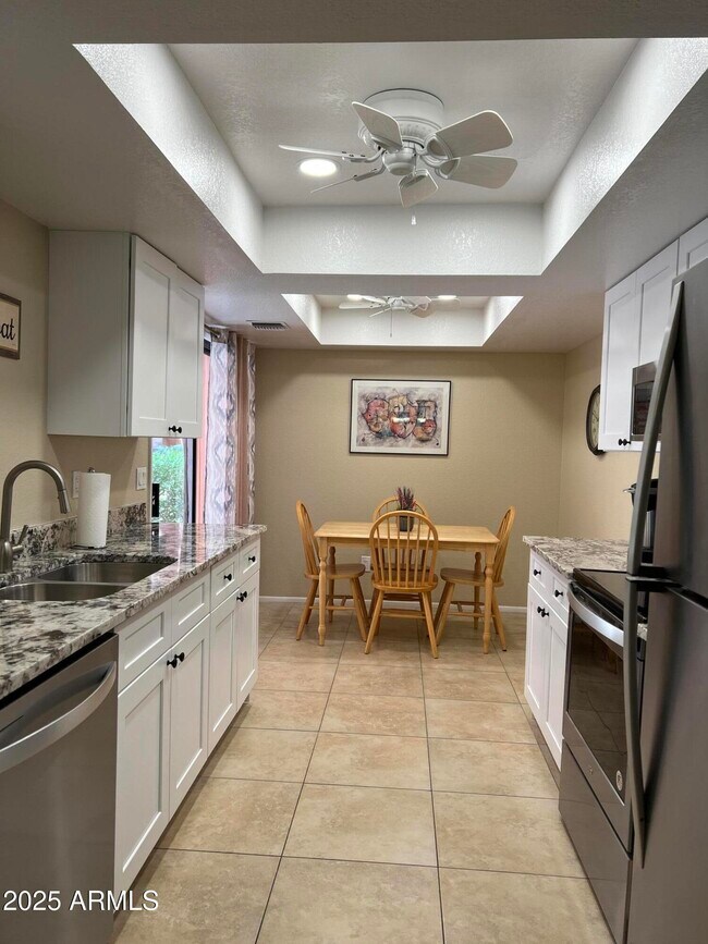 Building Photo - 12212 N Paradise Vlg Pkwy S