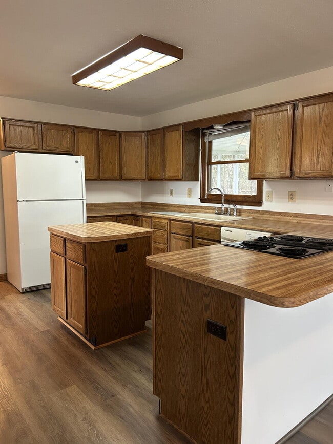 Building Photo - 322 Junction Rd