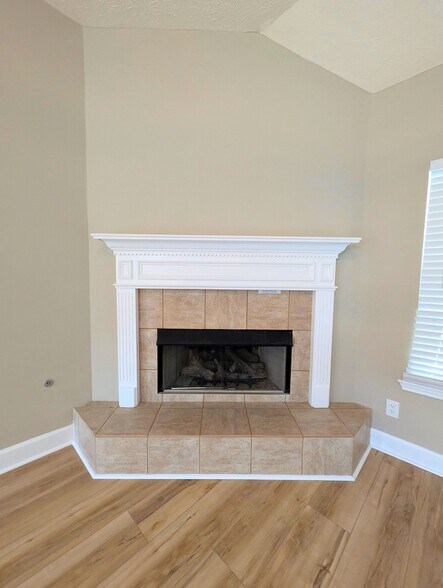 Building Photo - 223 S Springfield Dr