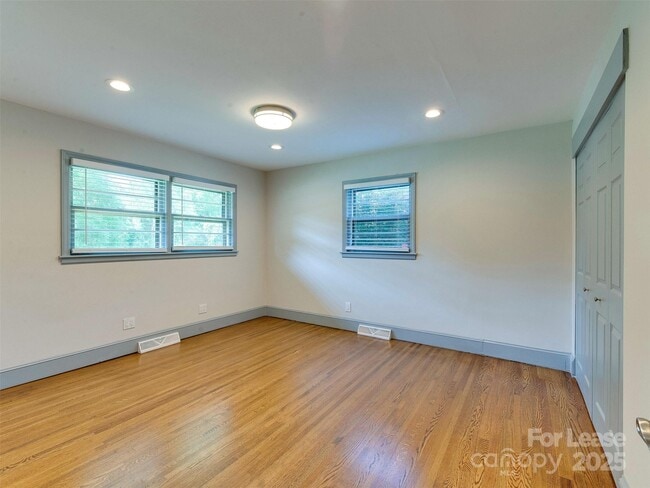 Building Photo - 3921 Sheffield Dr