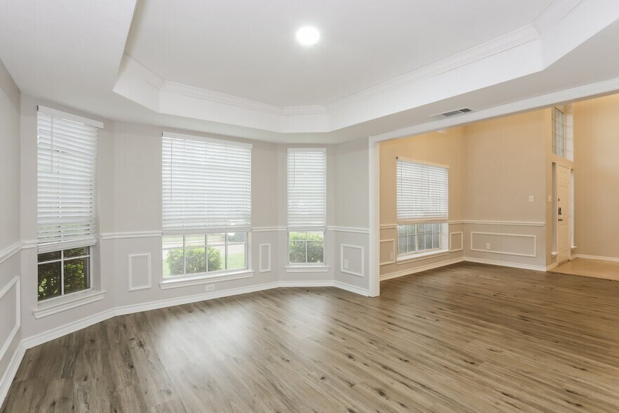 Building Photo - 113 Dennis Dr