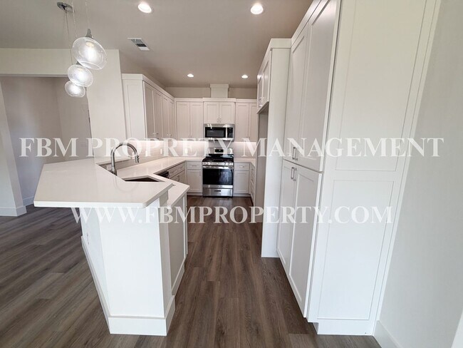 Building Photo - 903 Sunrise Ave