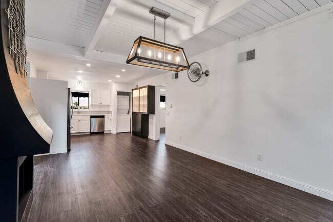 Building Photo - 39955 Estates Rd