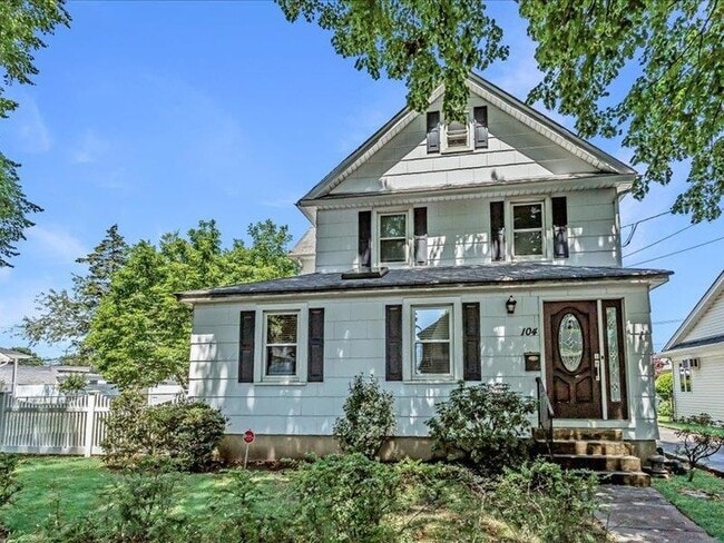 Primary Photo - 104 Sheridan Ave
