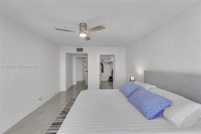 Building Photo - 2201 S Ocean Dr