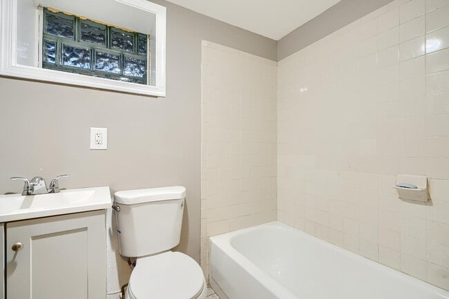 Building Photo - 1113 Ashburton St