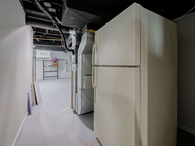 Building Photo - AVAILABLE NOW! Beautiful 3-Bedroom Waterfr...