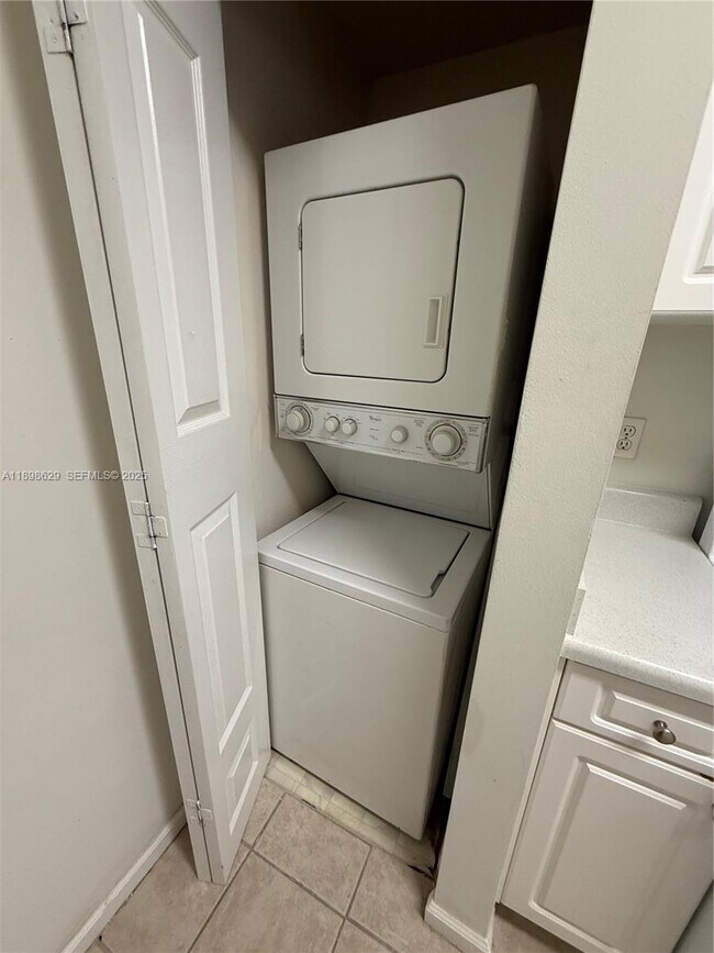 Building Photo - 17125 N Bay Rd