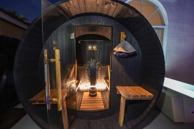 Building Photo - 6017 Newport Village Way