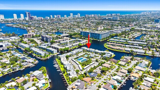 Building Photo - 1100 SE 5th Ct