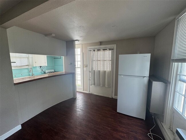 Building Photo - 711 W 35th St