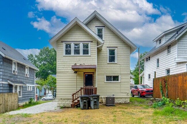 Building Photo - 2338 16th St SW