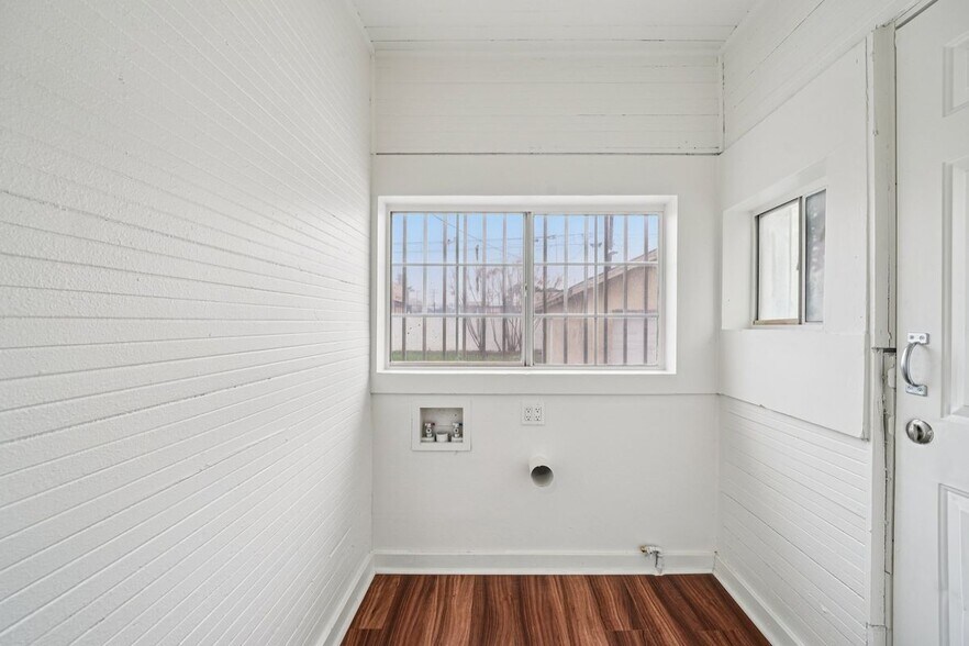 Building Photo - 280 E Orange St