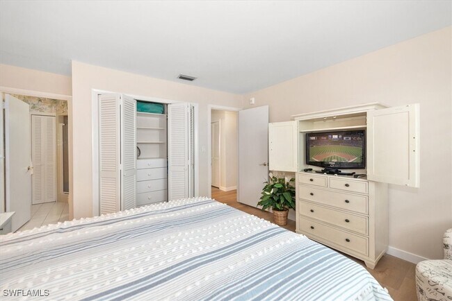 Building Photo - 1065 Gulf Shore Blvd N