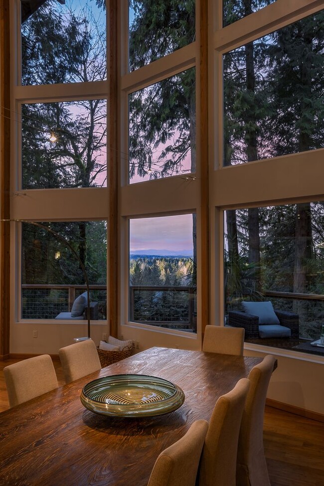 Building Photo - Gorgeous 4 Bedroom Issaquah Retreat