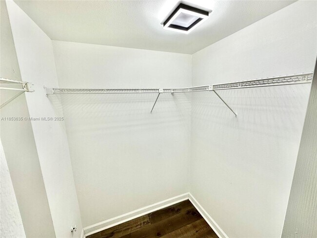 Building Photo - 7900 Fairview Dr