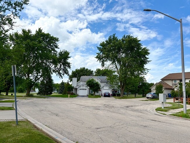 Building Photo - 15 Yardley Ct