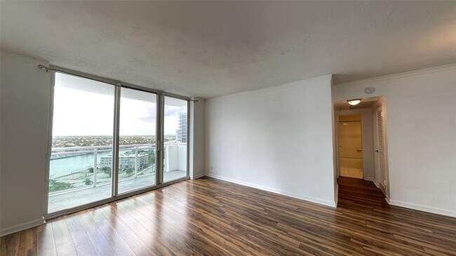 Building Photo - 3001 S Ocean Dr