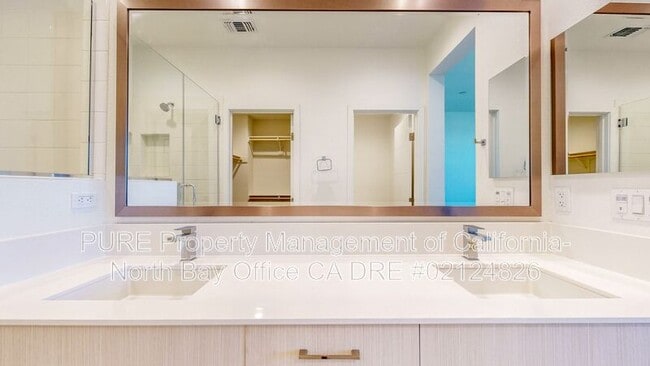 Building Photo - 221 Gambrel Cir