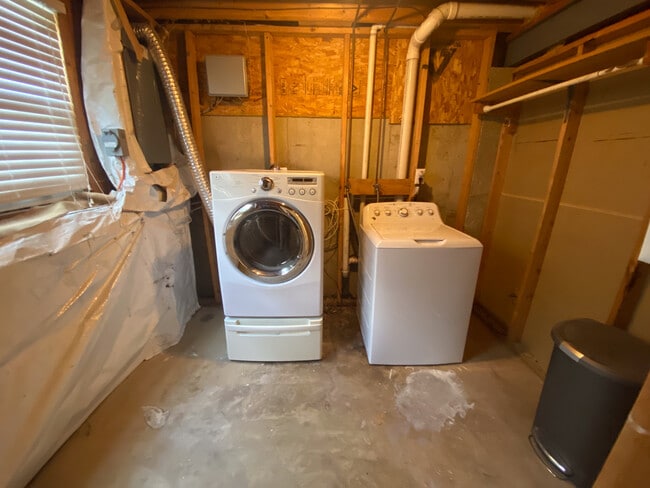 Building Photo - 754 Pine Drift Dr