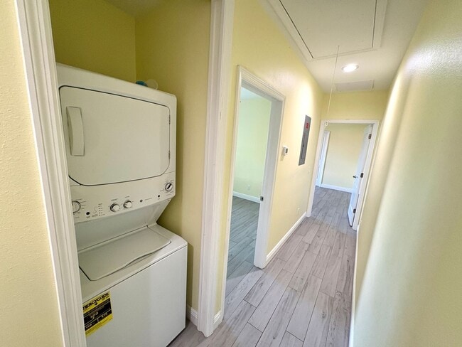 Building Photo - 621 E Virginia Ave