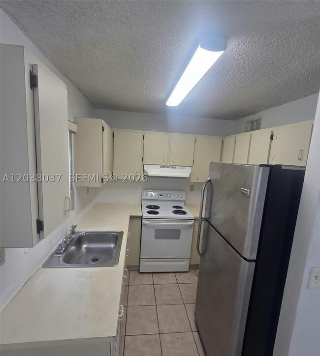 Building Photo - 2560 W 60th St