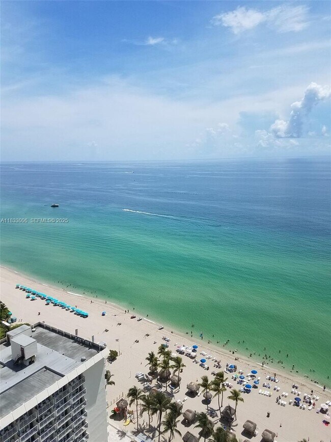 Building Photo - 16699 Collins Ave