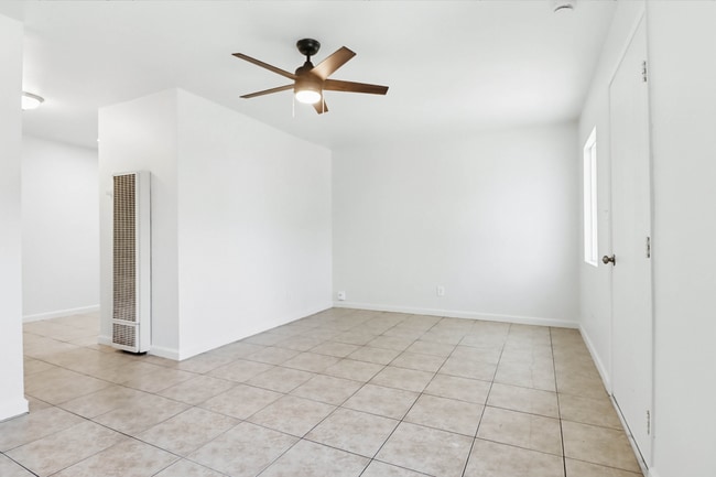 Building Photo - 851 33rd St