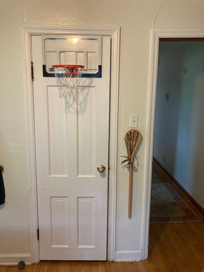 Building Photo - 3 bedroom, 1 bath House: Available August 2026!