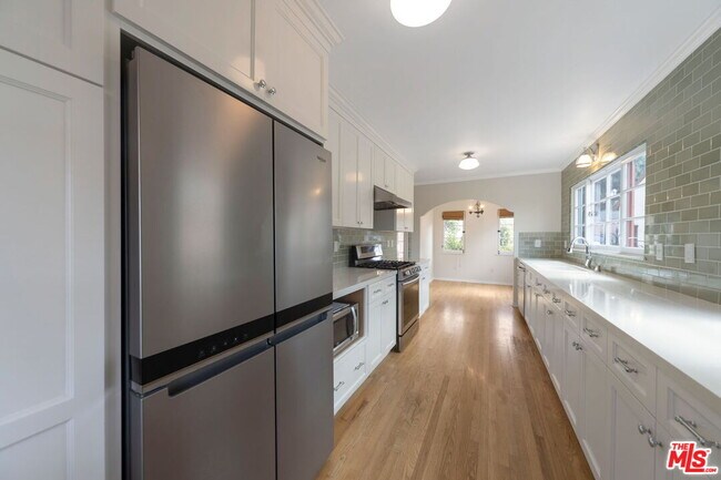 Building Photo - 1349 Meadowbrook Ave