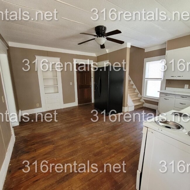 Building Photo - $825- 2 bed 1 bath - Home