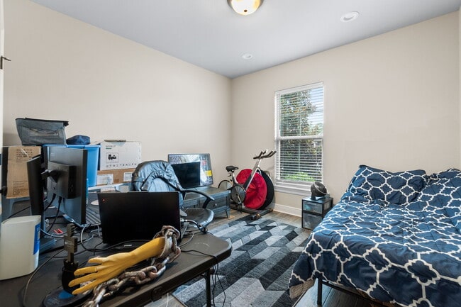 Building Photo - 1464 Sabal Palm Dr