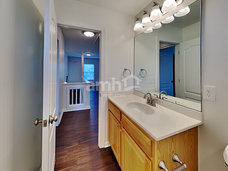 Building Photo - 6821 Missionary Ridge Dr