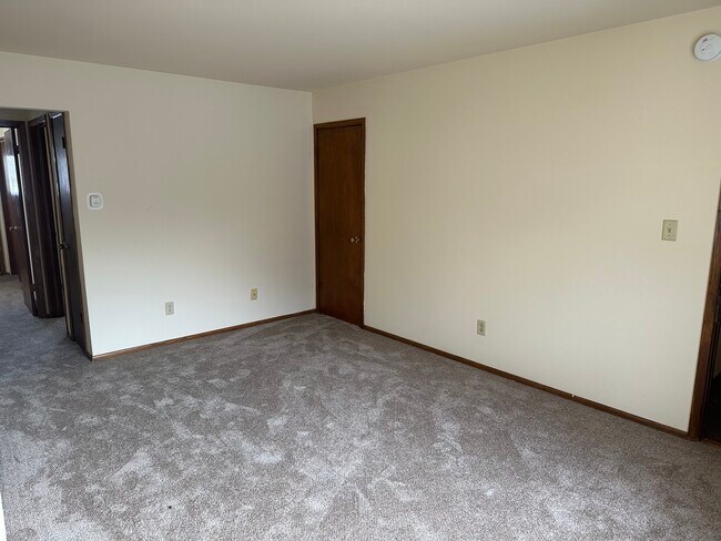 Building Photo - 644 S 60th St