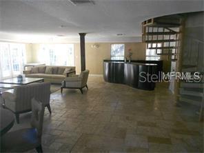 Building Photo - 4010 Versailles Dr