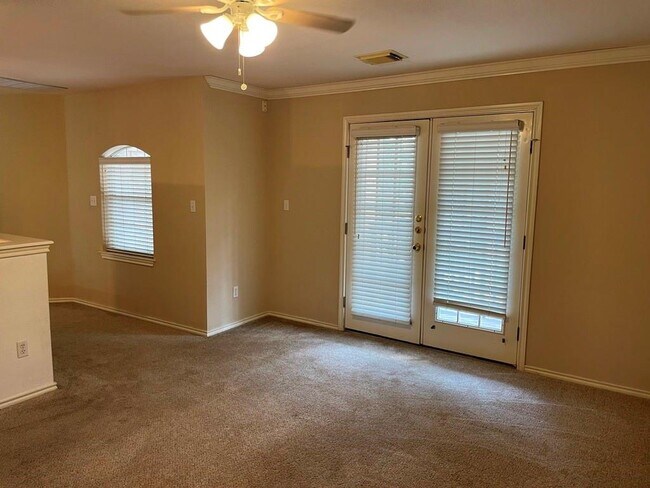Building Photo - 1716 Rosenborough Ln S