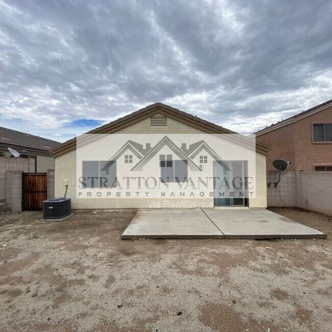 Building Photo - 864 S 239th Ln