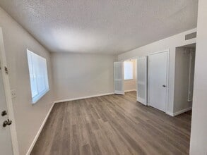 Building Photo - Socorro 2 Bedroom 1 Bath