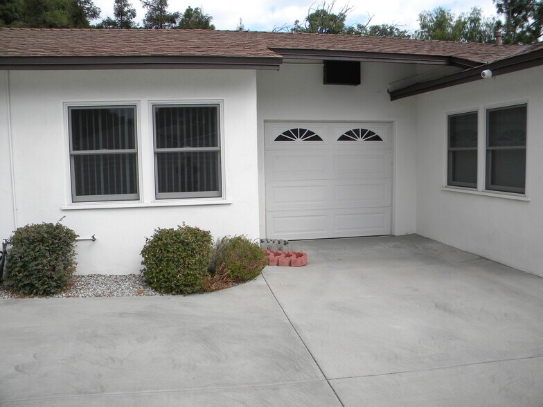 Building Photo - 638 Montana St